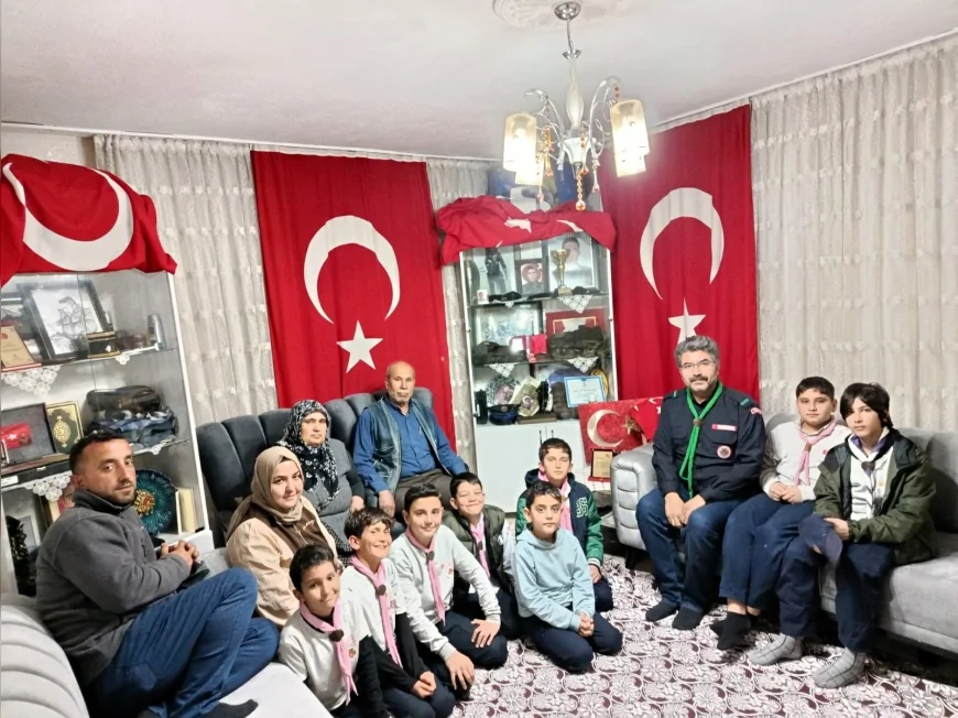 Sarıçam’da İzciler Şehit PÖH Volkan Çay’ın Ailesiyle Gönül Sofrasında Buluştu