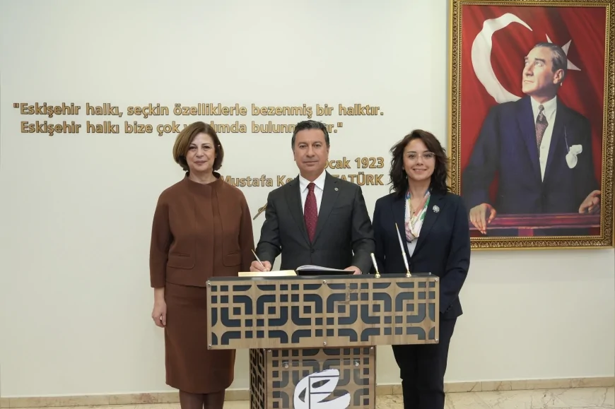 Muğla Büyükşehir Belediye Başkanı Ahmet Aras ve Menteşe Belediye Başkanı Gonca Köksal Aras’tan Başkan Ayşe Ünlüce’ye Ziyaret