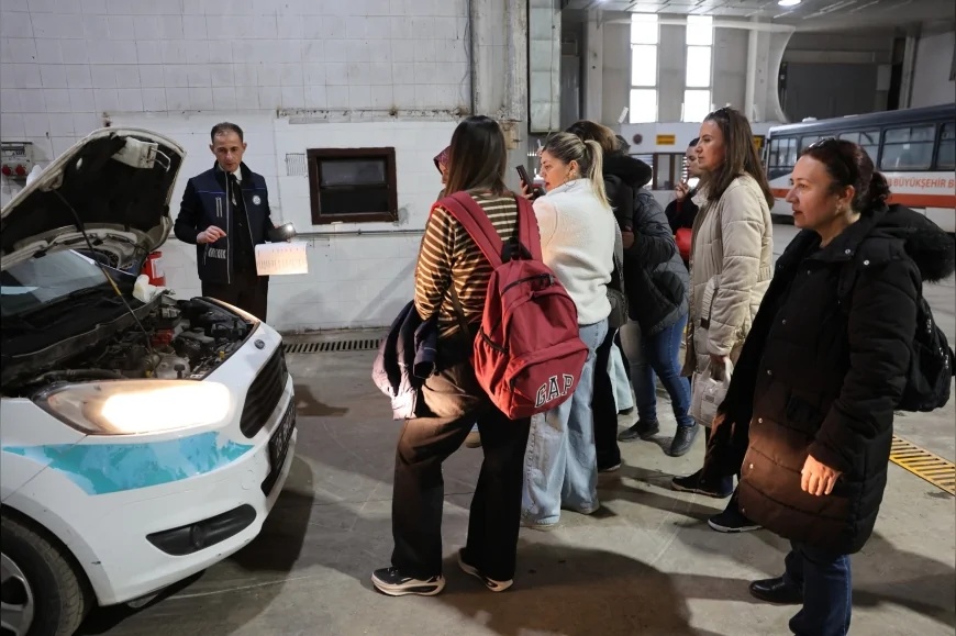 ESKİŞEHİR BÜYÜKŞEHİR BELEDİYESİ’NİN DÜZENLEDİĞİ “KADINLARA ÖZEL ARABA BAKIM KURSU” TAMAMLANDI
