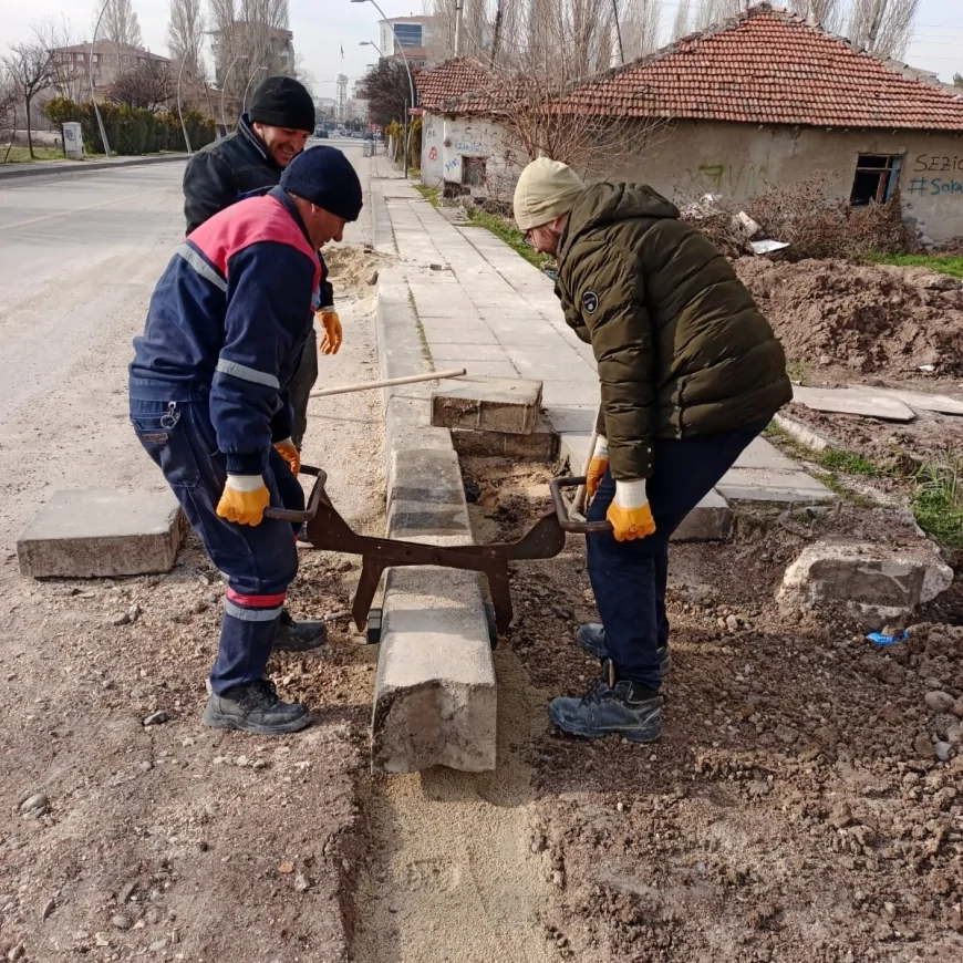 Kahramankazan’da Parklar ve Kaldırımlar Yenileniyor, Fen İşleri İlçe Genelinde Bakım Seferberliği Yürütüyor