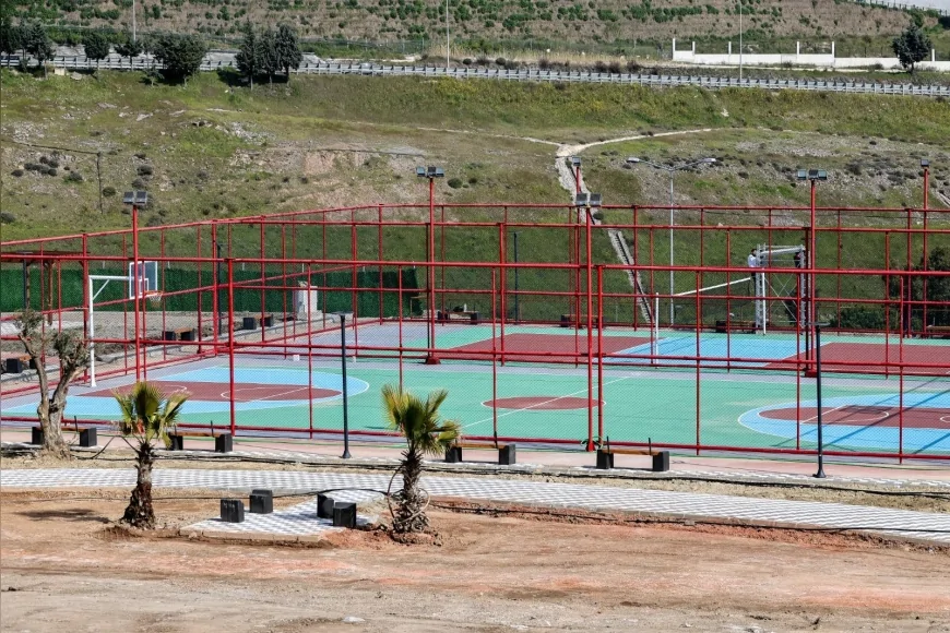 Bayraklı’da Ferdi Zeyrek Spor Kompleksi’nde Çalışmalar Sona Yaklaştı