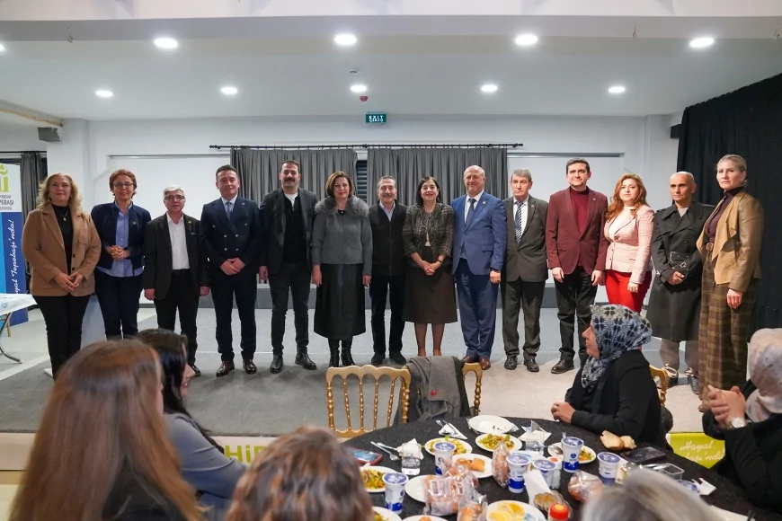 Tepebaşı Belediye Başkanı Ahmet Ataç Muhtarlarla İftar Sofrasında Buluştu: “Mahallelerde Gözümüz Kulağımızsınız”