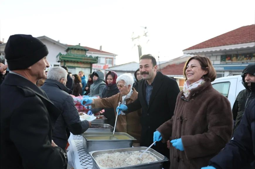 ESKİŞEHİR BÜYÜKŞEHİR BELEDİYESİ’NİN 12 İLÇEDE KURDUĞU İFTAR SOFRALARI BİNLERCE VATANDAŞI AYNI MASADA BULUŞTURDU