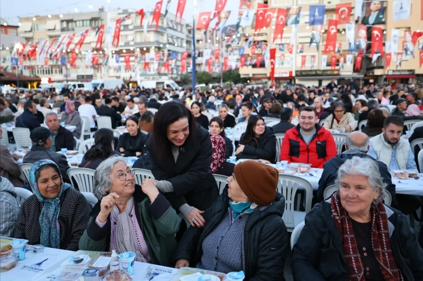 EFES SELÇUK’TA BİNLER AYNI İFTAR SOFRASINDA BULUŞTU DAYANIŞMA VE PAYLAŞIM MESAJI VERİLDİ