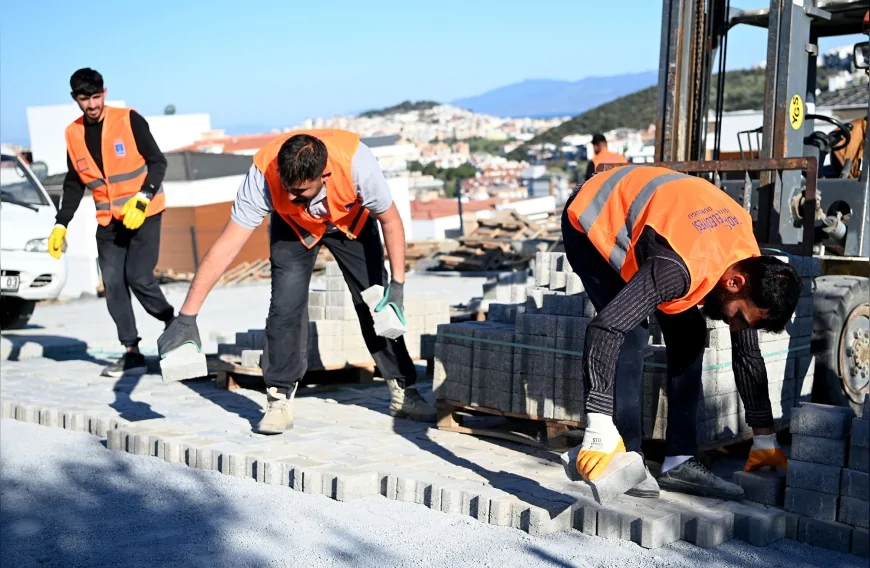 KUŞADASI BELEDİYESİ DEĞİRMENDERE MAHALLESİ’NDE YOL YENİLEME ÇALIŞMALARINI SÜRDÜRÜYOR