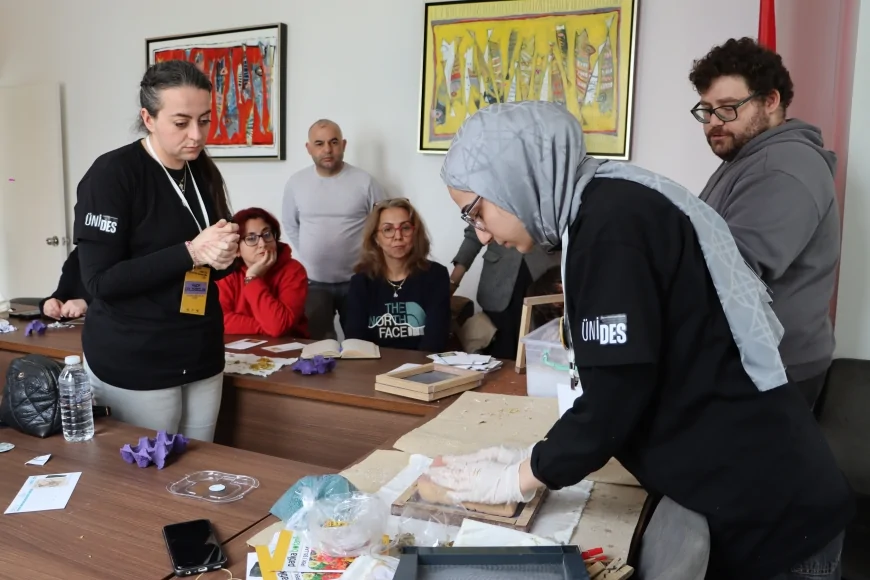 Maltepe Belediyesi ve İstanbul Medeniyet Üniversitesi İş Birliğiyle Geleneksel Yöntemle Kağıt Üretimi Atölyesi Düzenlendi