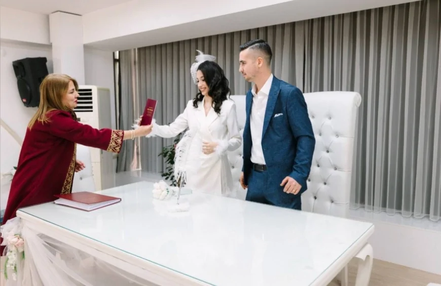 BALÇOVA BELEDİYESİNDEN 2026’DA EVLENEN ÇİFTLERE ALIŞVERİŞ KARTI DESTEĞİ