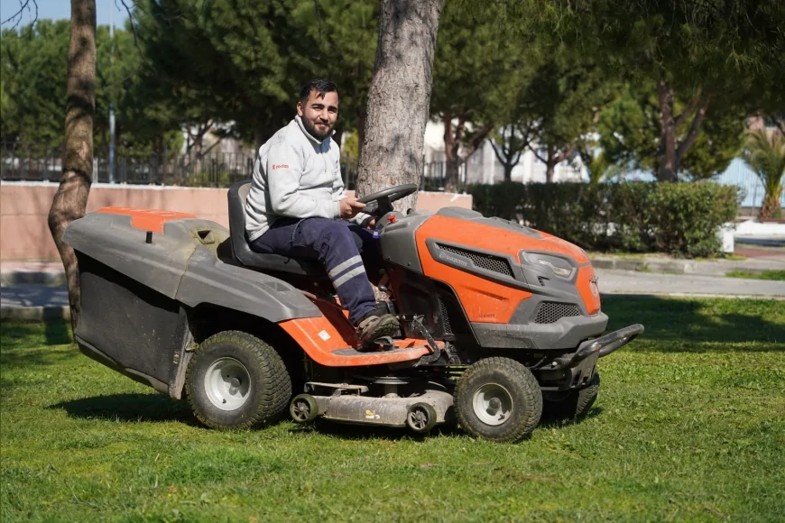 Yunusemre Belediyesi İlçe Genelindeki Park ve Yeşil Alanlarda Bahar Temizliği Çalışmalarını Başlattı