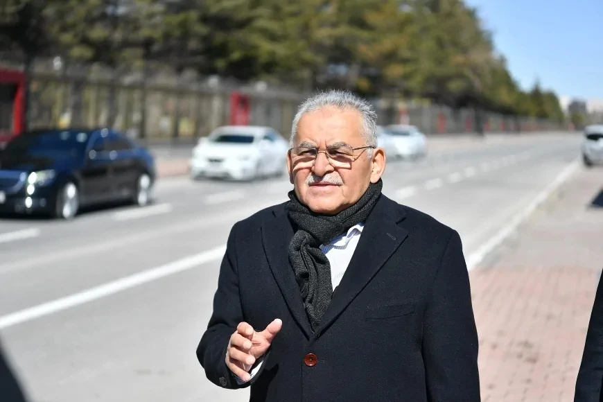 KAYSERİ BÜYÜKŞEHİR BELEDİYE BAŞKANI DR. MEMDUH BÜYÜKKILIÇ: “İSTİKLAL ŞAİRİMİZİN ‘ASIM’IN NESLİ’ İDEALİ GENÇLERİMİZLE YAŞAYACAK”