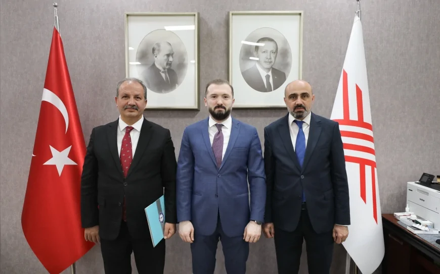 Sağlık-Sen Genel Başkanı Mahmut Faruk Doğan, YÖK Genel Sekreteri Batıkan Aksoy ile Üniversite Hastanelerindeki Teşvik Ek Ödeme Sorununu Görüştü