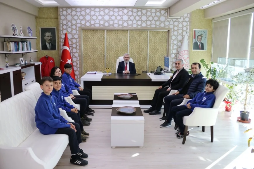 Eskişehir’de TET Robot Takımı “TerraNEX” Projesiyle FLL Yerel Turnuvasında Yenilikçi Proje Birinciliği Kazandı