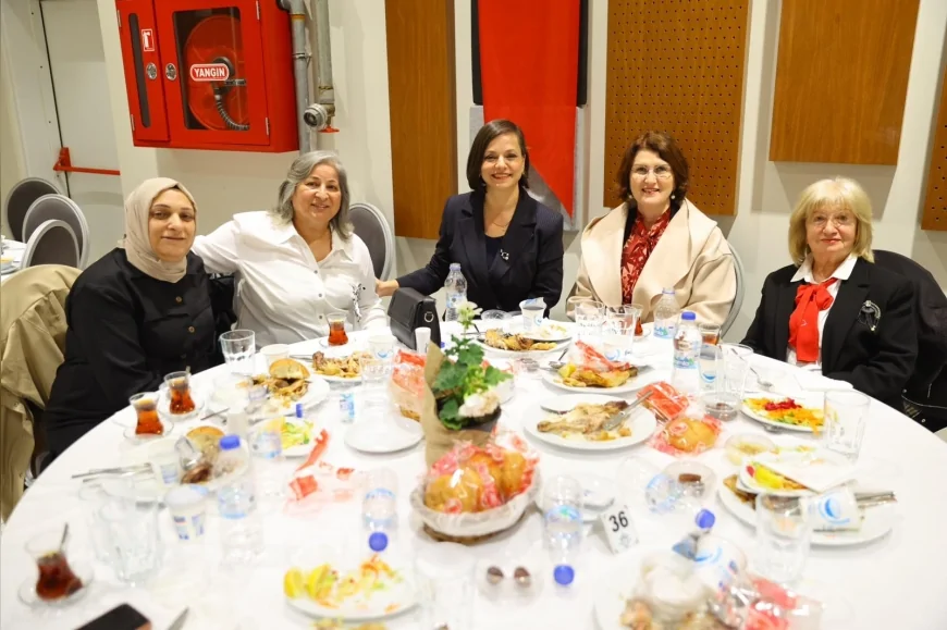 KARABAĞLAR BELEDİYE BAŞKANI HELİL KINAY: “ŞEHİTLERİMİZ BU TOPRAĞIN KÖKLERİ, GAZİLERİMİZ BU ÜLKENİN YAŞAYAN ANITLARIDIR”