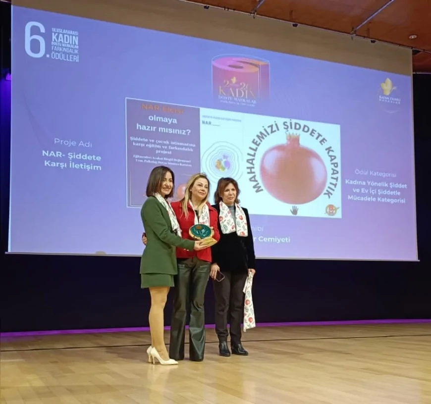 İZMİR GAZETECİLER CEMİYETİ’NİN NAR PROJESİ KADINA YÖNELİK ŞİDDETLE MÜCADELE KATEGORİSİNDE BİRİNCİLİK ÖDÜLÜ ALDI