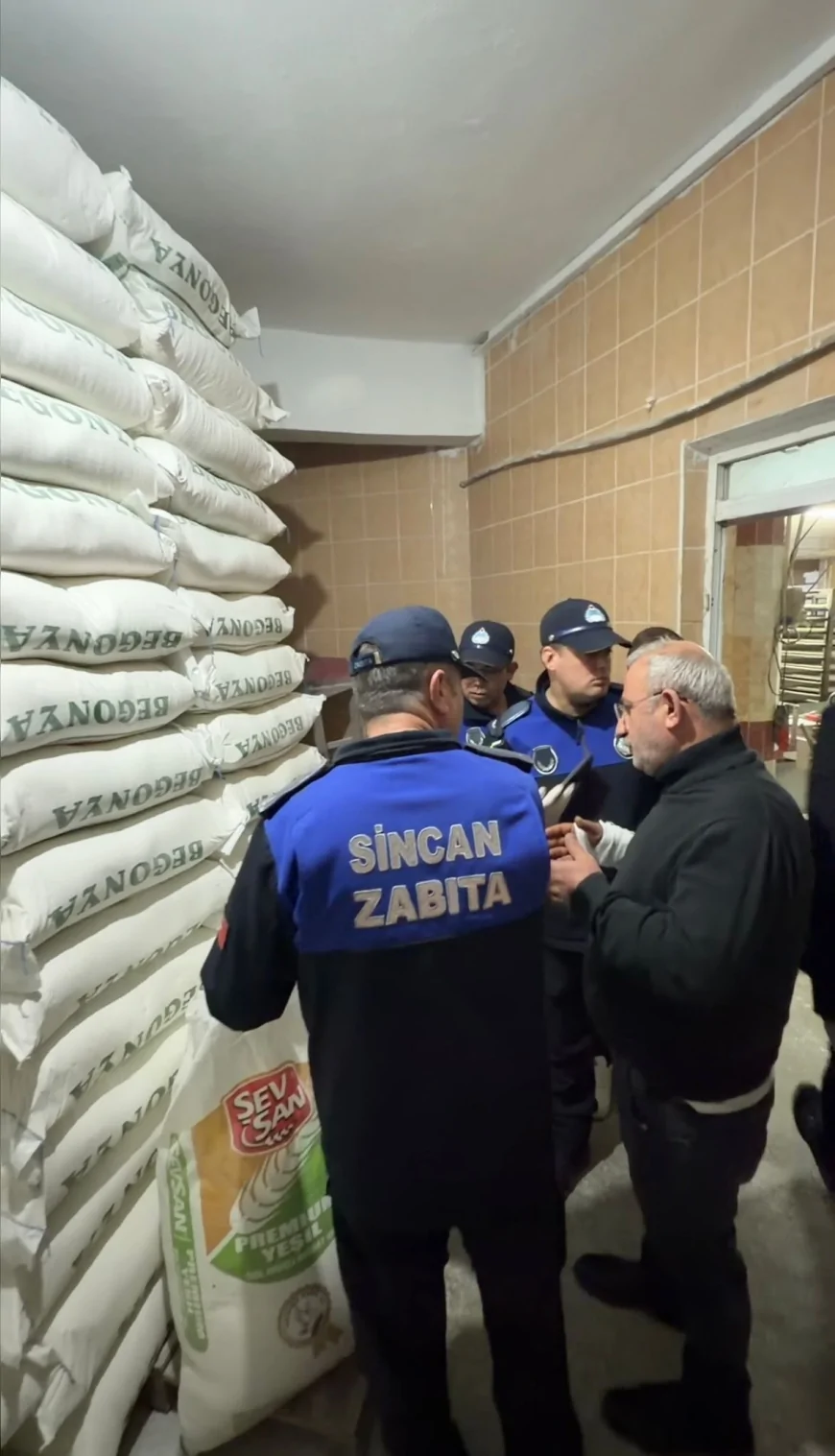 SİNCAN BELEDİYESİ ZABITA EKİPLERİNDEN İLÇE GENELİNDE KAPSAMLI DENETİM