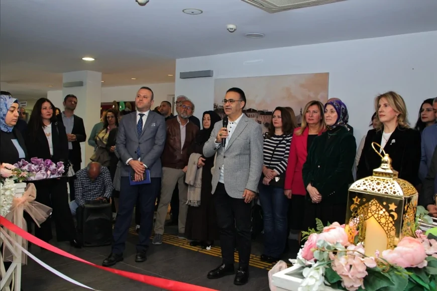 İZMİR İL MİLLÎ EĞİTİM MÜDÜRÜ ÖMER YAHŞİ “SANATIN DİLİYLE DEĞERLERİMİZ” SERGİSİNİN AÇILIŞINI YAPTI