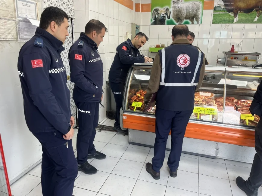 KAYSERİ BÜYÜKŞEHİR BELEDİYESİ ZABITA EKİPLERİ RAMAZAN DENETİMLERİNİ KASAP İŞLETMELERİNDE SÜRDÜRDÜ