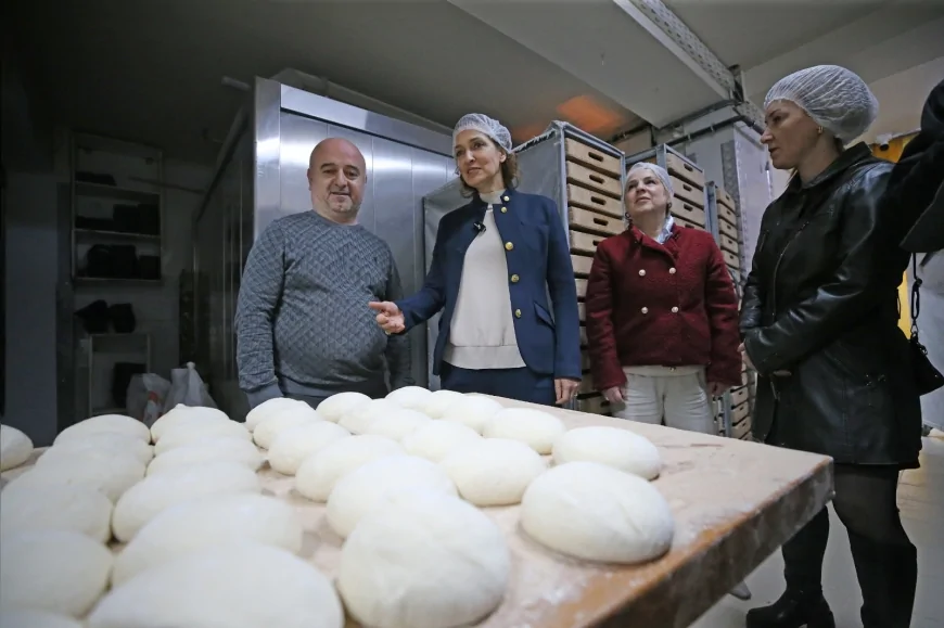 KARŞIYAKA BELEDİYE BAŞKANI YILDIZ ÜNSAL FIRIN DENETİMİ YAPTI