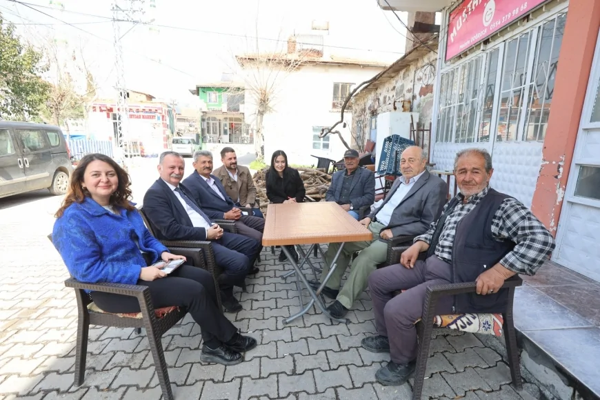 Yunusemre Belediye Başkanı Semih Balaban aynı günde dört mahalleyi ziyaret ederek vatandaşlarla buluştu