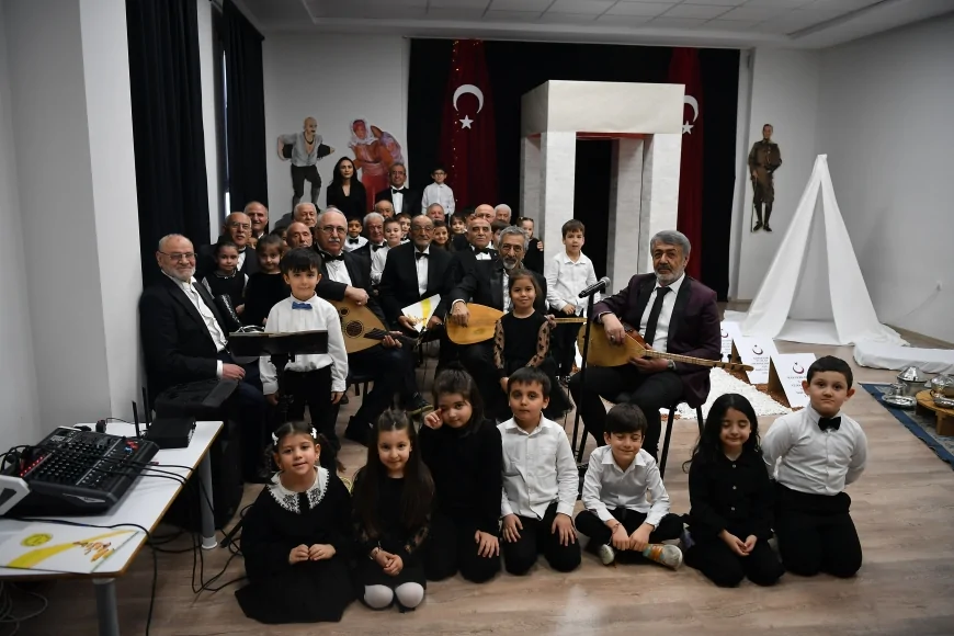 Kayseri Büyükşehir Belediyesi Çanakkale Programında Minikler ile Ulu Çınarları Aynı Sahne Etrafında Buluşturdu