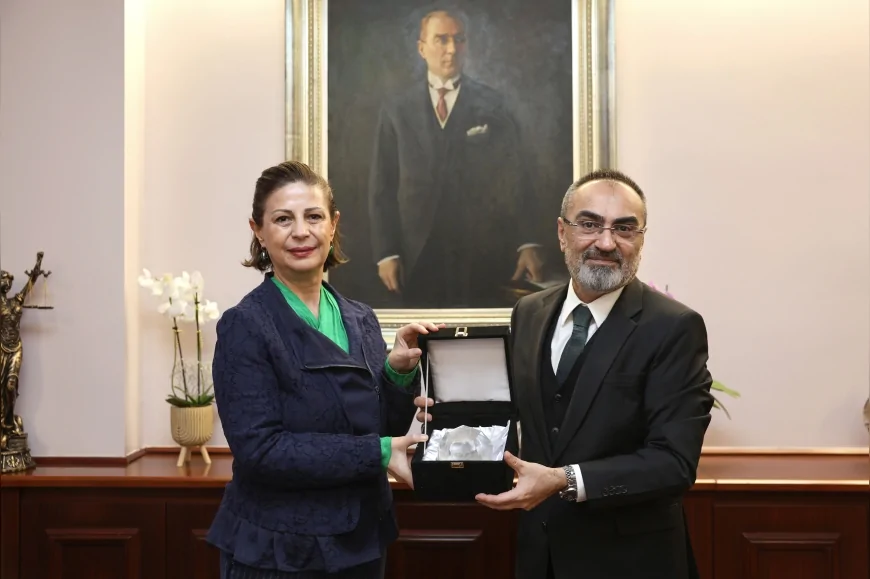 Eskişehir Büyükşehir Belediye Başkanı Ayşe Ünlüce’ye Avrupa Yönetişim Mükemmelliği Markası ELoGE Ödülü Takdim Edildi