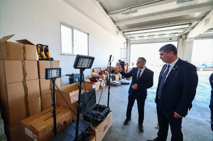 Burdur Belediye Başkanı Ali Orkun Ercengiz Yeni İtfaiye Araçları ve Ekipmanlarını İnceledi