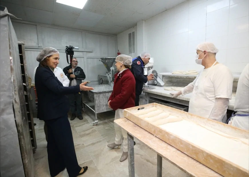 Karşıyaka Belediye Başkanı Yıldız Ünsal Fırın Denetiminde: “Vatandaşlarımızın sağlıklı gıdaya ulaşması için kontroller sürecek”