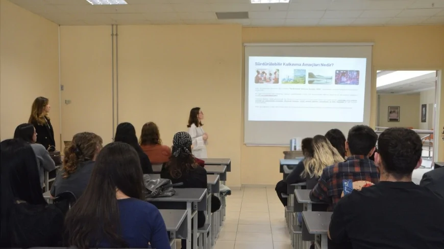 Ege Üniversitesinde İletişim Fakültesi Öğrencilerine TÜBİTAK 2209 Projeleri Eğitimi Verildi