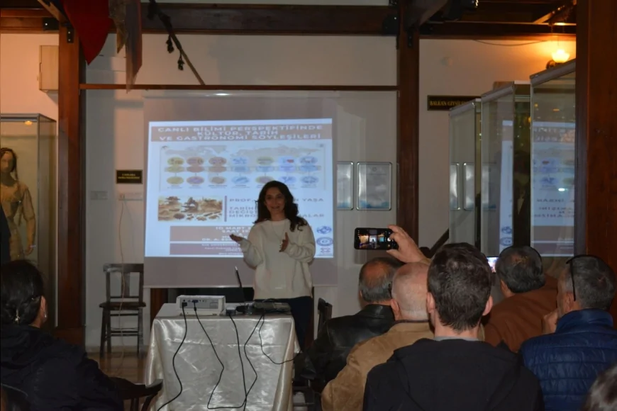 Ege Üniversitesi’nde “Tarihin Akışını Değiştiren Mikroorganizmalar” Söyleşisinde Bilimin Görünmeyen Gücü Anlatıldı