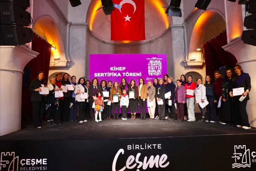 Çeşme’de 8 Mart Dünya Emekçi Kadınlar Günü “Buradayız, Eşitiz, Birlikteyiz” Temasıyla Yoğun Katılımla Kutlandı