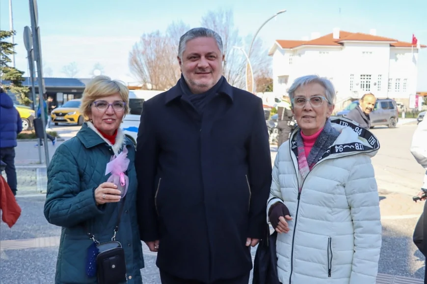Yalova Belediye Başkanı Mehmet Gürel 8 Mart’ta Kadınlara Sukulent Dağıttı