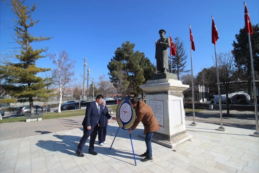 Çorum’da 14 Mart Tıp Bayramı Nedeniyle Atatürk Anıtı’nda Çelenk Sunma Töreni Düzenlendi