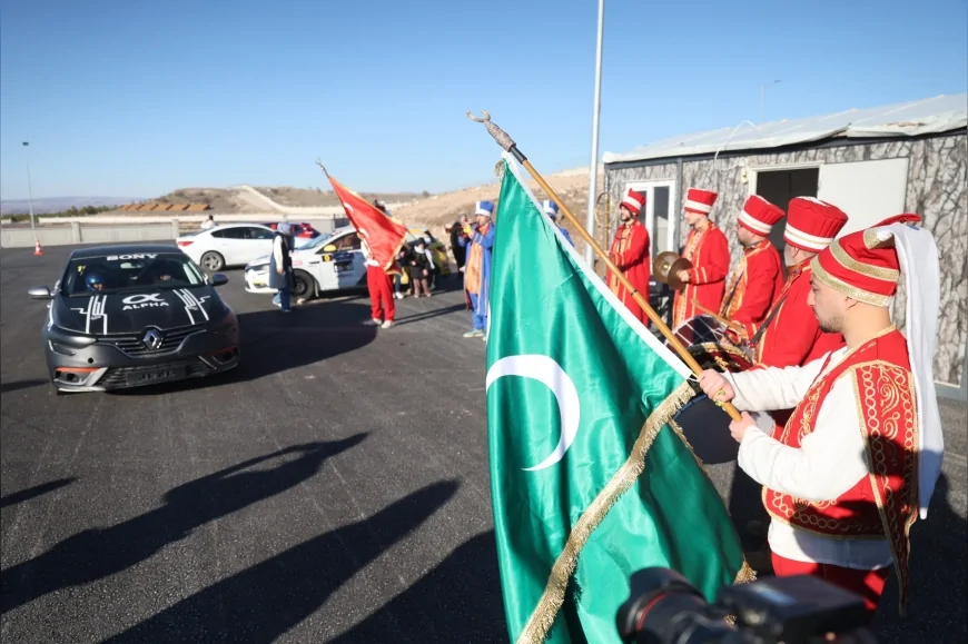 Nevşehir Belediyesi 8 Mart’ta Kadınlara Özel Şalvarlı Slalom Sürüşü Düzenledi