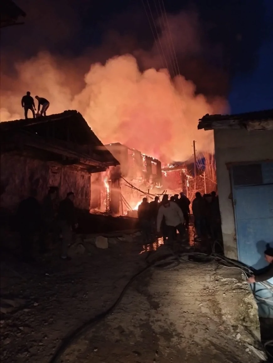 İSKİLİP’TE SABAH SAATLERİNDE ÇIKAN EV YANGINI İTFAİYENİN HIZLI MÜDAHALESİYLE SÖNDÜRÜLDÜ