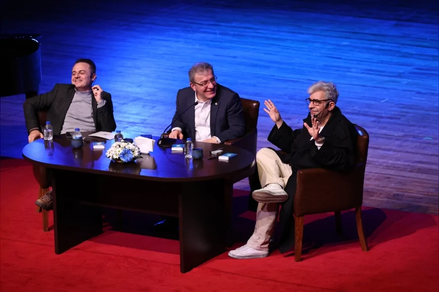 Şovmen Okan Bayülgen Dokuz Eylül Üniversitesi’nde Öğrencilerle Buluştu: “Medya Türkiye’de Maalesef Çığırından Çıktı”