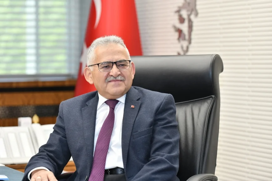 KAYSERİ BÜYÜKŞEHİR BELEDİYE BAŞKANI DR. MEMDUH BÜYÜKKILIÇ: “ÖNCE İNSAN, ÖNCE SAĞLIK DİYEN YILMAZ, YORULMAZ NEFERLERİMİZİN TIP BAYRAMI KUTLU OLSUN”