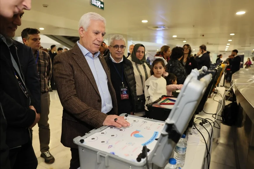 BURSA’DA BİLİM VE TEKNOLOJİ ŞÖLENİ GENÇLERİ VE ÇOCUKLARI BİLİMLE BULUŞTURDU