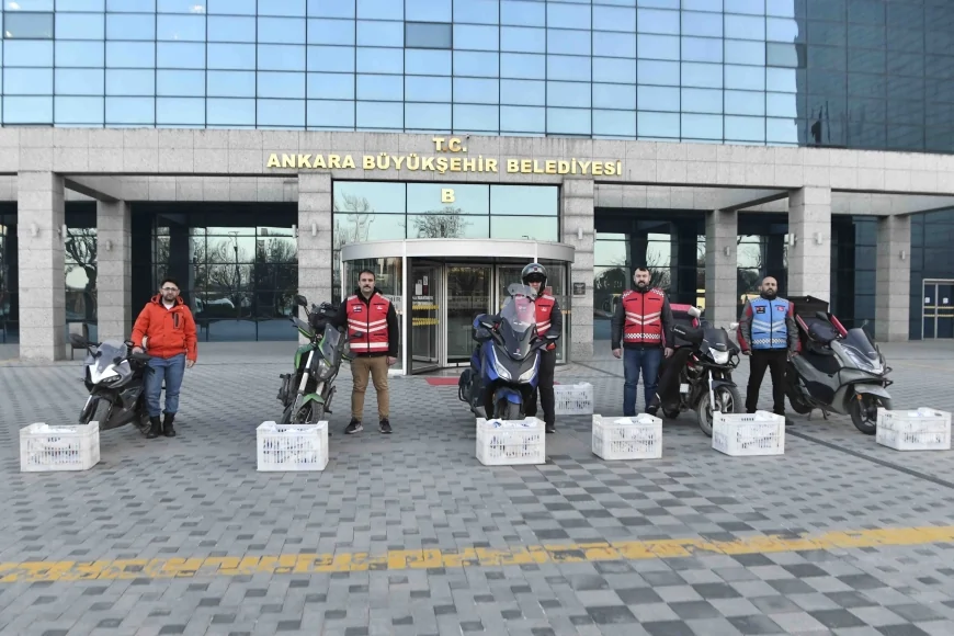 Ankara Büyükşehir Belediyesi İftara Yolda Yakalanan Başkentlilere Motokuryelerle Kumanya Ulaştırıyor
