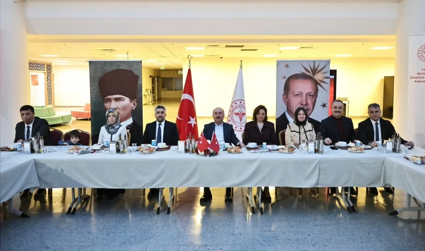 Çorum Valisi Ali Çalgan 14 Mart Tıp Bayramı’nda Sağlık Çalışanlarıyla İftar Sofrasında Buluştu