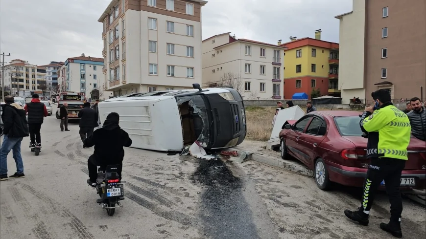 Çorum’da Tarım İşçilerini Taşıyan Minibüs Devrildi Trafik Kazasında 5 Kişi Yaralandı