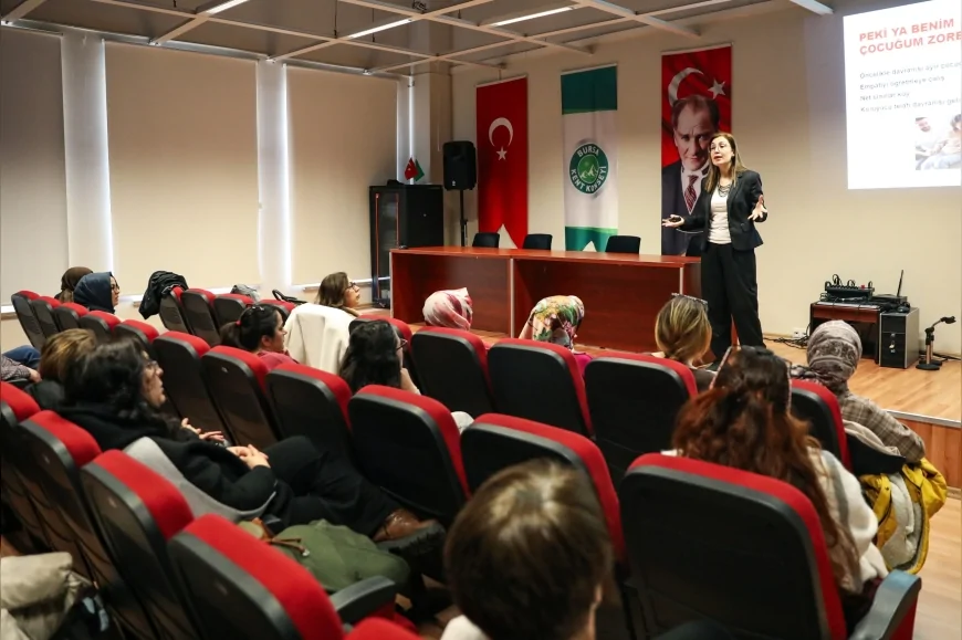 Bursa Kent Konseyi Akran Zorbalığına Karşı Ebeveyn Farkındalığını Artırmak İçin Bilgilendirme Semineri Düzenledi