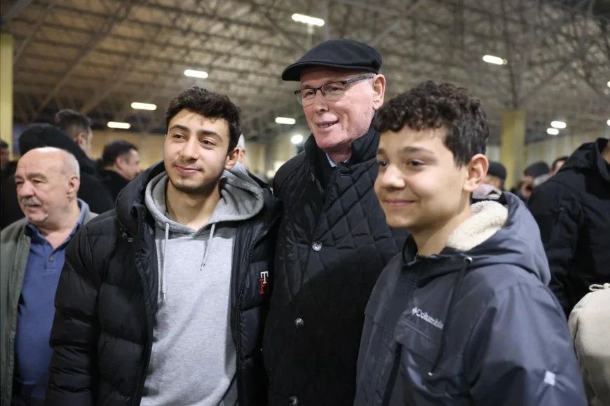 ODUNPAZARI BELEDİYE BAŞKANI KAZIM KURT EMEK MAHALLESİ’NDE 3 BİN 500 KİŞİYLE İFTAR SOFRASINDA BULUŞTU