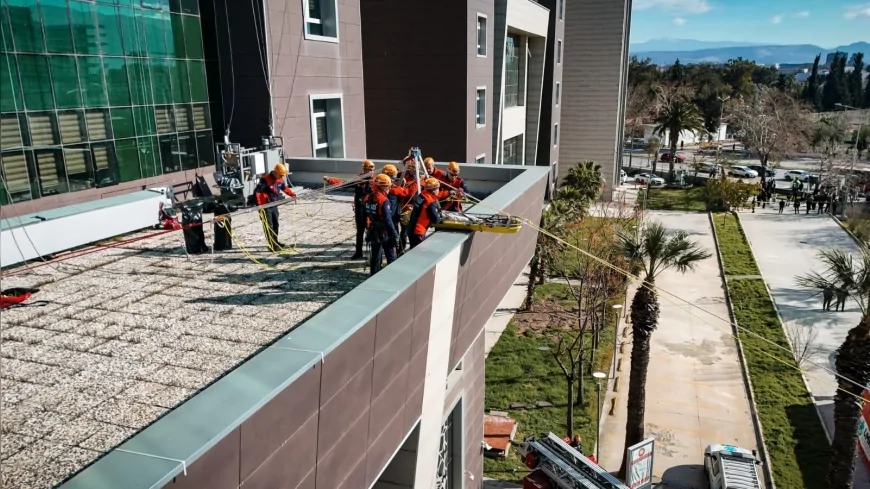 İzmir Bölge Adliye Mahkemesi’nde Gerçekleştirilen Bomba Tatbikatında Şüpheli Paketler Güvenle İmha Edildi
