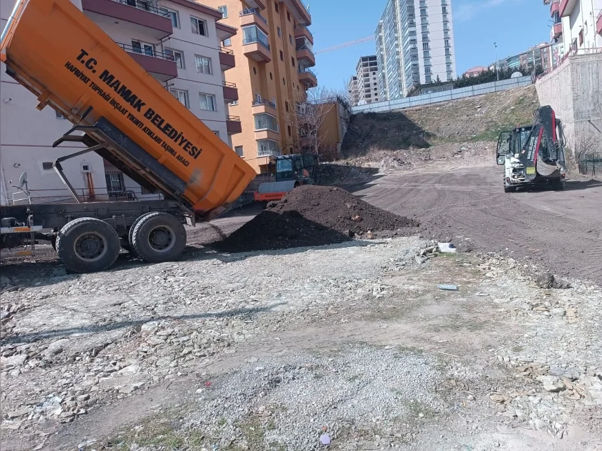 Mamak Belediyesi İlçe Genelinde Asfalt, Yama ve Bordür Çalışmalarına Hız Verdi