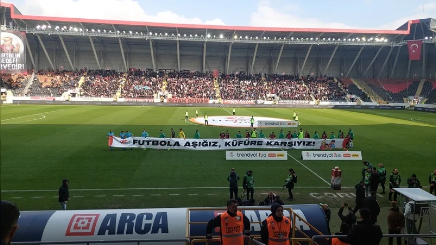 ARCA ÇORUM FK HAKEM TARTIŞMALARIYLA GÜNDEM OLAN MAÇTA EROKSPOR’U 90+2’DE DEVİRDİ