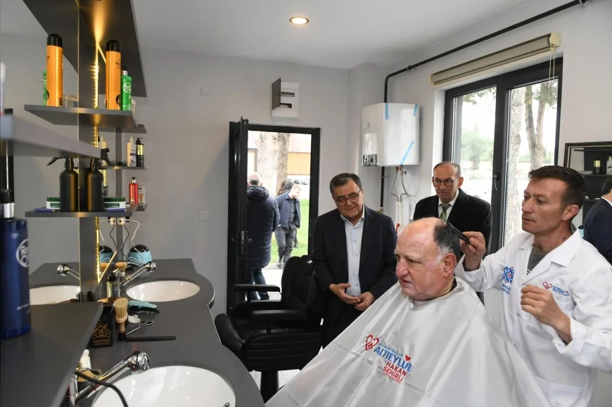 Altıeylül Belediye Başkanı Hakan Şehirli: “Emekliler için uygun fiyatlı Halk Berberi hizmetini hayata geçirdik”
