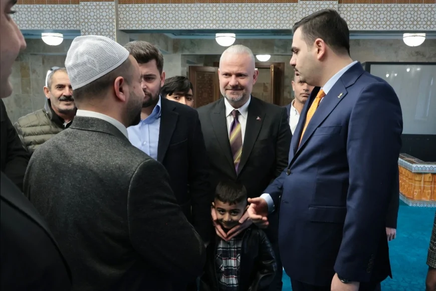 MENEMEN’DE KADİR GECESİ İFTARINDA 15 BİN KİŞİ AYNI SOFRADA BULUŞTU