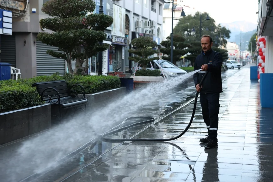 Marmaris Belediyesi Ramazan Bayramı Öncesi İlçe Genelinde Temizlik ve Bakım Çalışmalarını Hızlandırdı