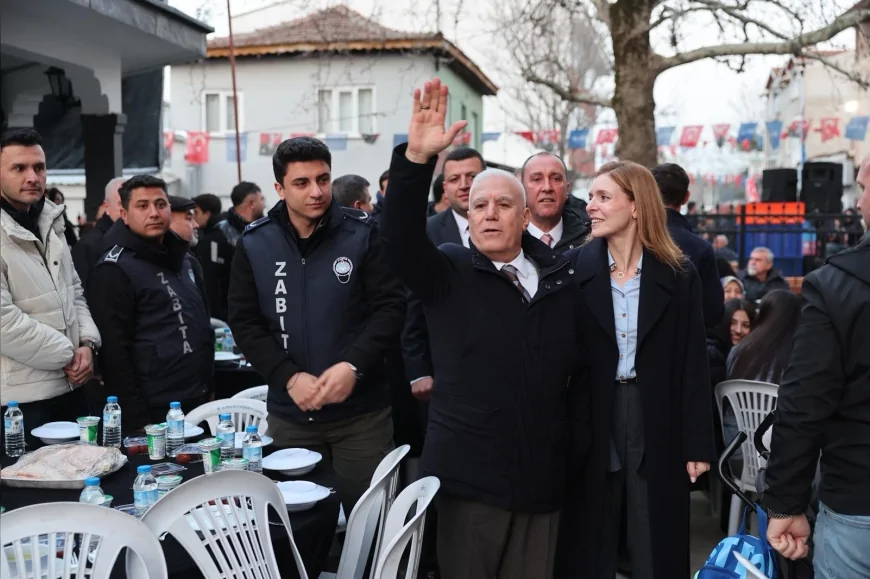 Bursa Büyükşehir Belediye Başkanı Mustafa Bozbey Kadir Gecesi’nde Özlüce’de komşularıyla iftar sofrasında buluştu