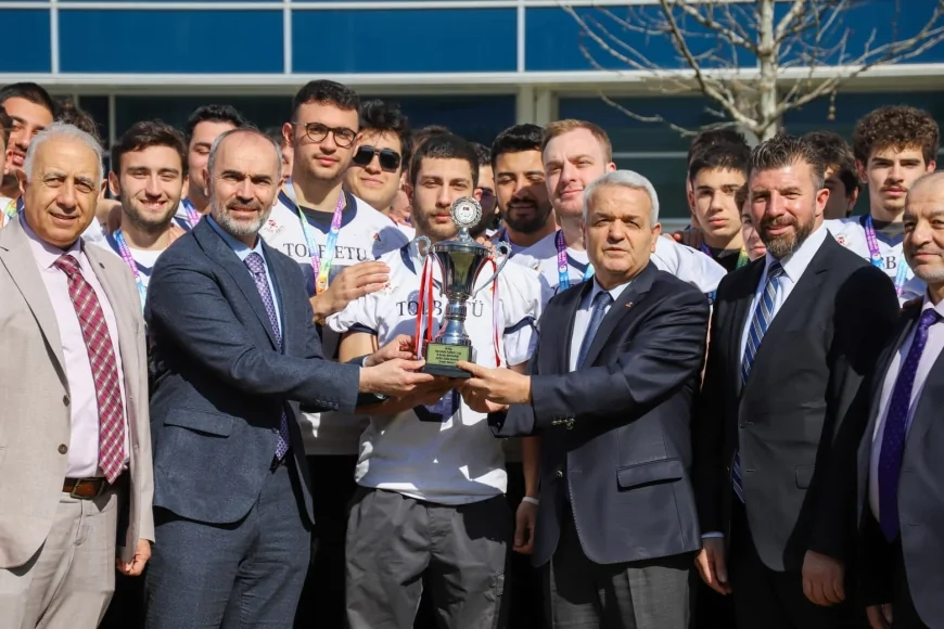 TOBB ETÜ’de Üniversitelerarası Korumalı Futbol Başarısı Ödül Töreniyle Taçlandı