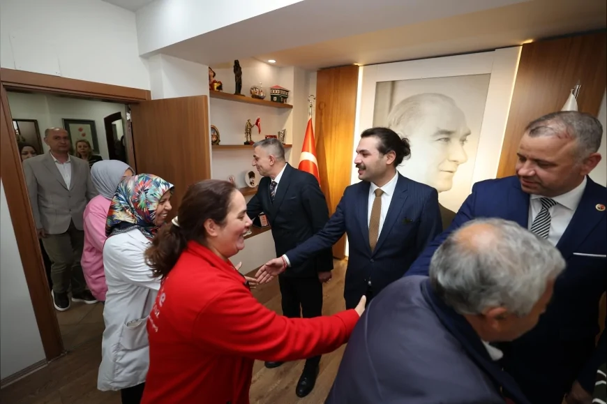 Şehzadeler Belediye Başkanı Hakan Şimşek Personelle Bayramlaşarak Birlik Mesajı Verdi